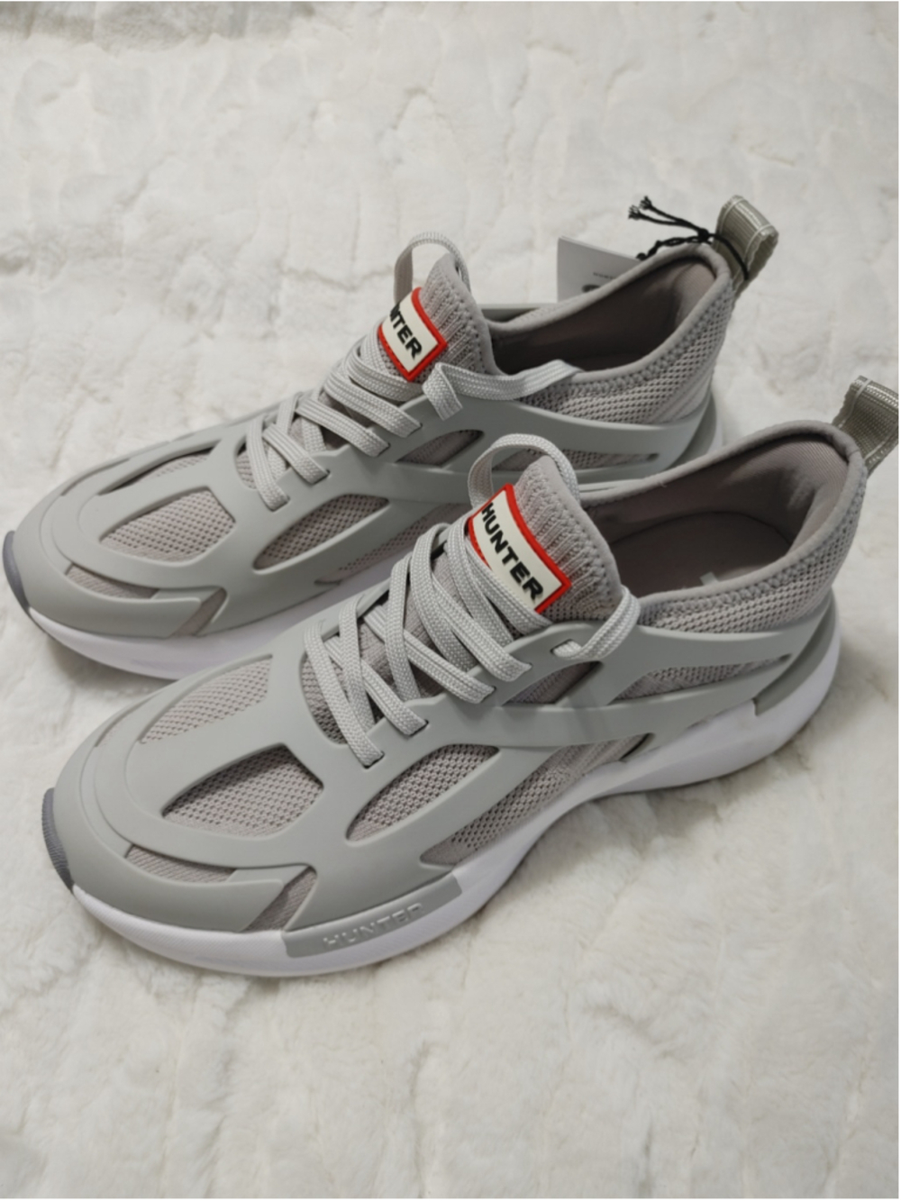 NWT Women's Hunter Tulip Lace Up Casual Sneakers Medium Grey and White sz 8